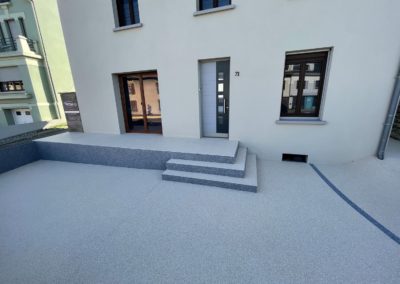 Terrasse, escalier et murets en résine de marbre à Seremange-Erzange (57)